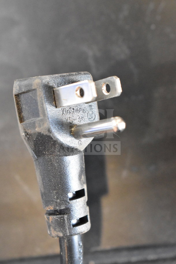 Power plug of LSD-60 Mini Cooler Merchandiser, 115V, 1 Phase; visibly used with markings "Xin Shon" and "KS-35".