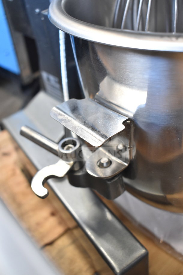 Avantco 177MX10H 10 Quart planetary dough mixer, featuring mixing bowl, bowl guard, shown in brand new condition.