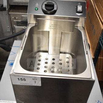 Brand new 2025 Vollrath FFA8020 countertop fryer. Single bay, 120V, 1 phase. Slight dents, pristine condition.