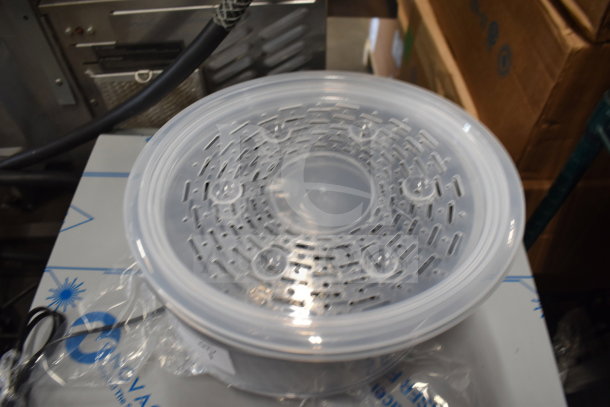 Brand new Aroma AFS-188 5 Quart Food Steamer; 120 Volts, 1 Phase; visible scratch and dent; includes steamer lid.