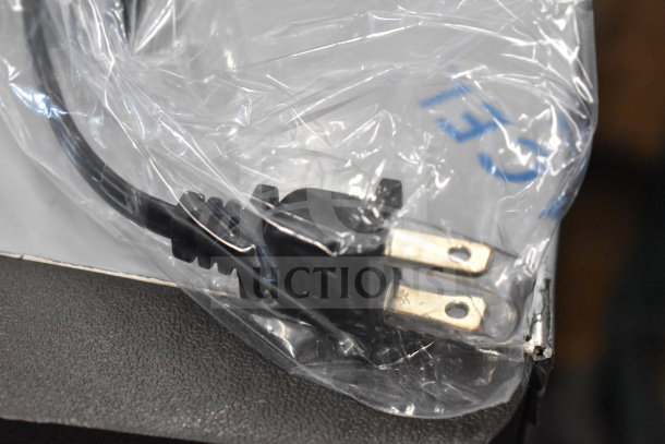 BRAND NEW SCRATCH AND DENT Aroma AFS-188 5 Quart Food Steamer, 120V, 1 Phase, power cord in packaging.