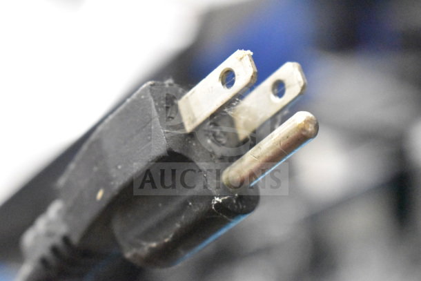Close-up of a three-prong electrical plug for the Adcraft FW-1200WF Countertop Food Warmer. 120 Volts, 1 Phase.
