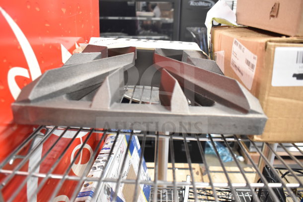 "Range grate from 4 new scratch and dent items, including Vigor SS1 7.6 Qt. sauce pan, Southbend HP1181100 grate, glass jars."