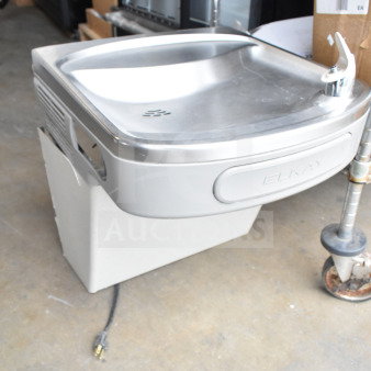 Elkay EZFSTL8 wall mount water fountain, features stainless steel basin, Elkay branding, excellent condition.