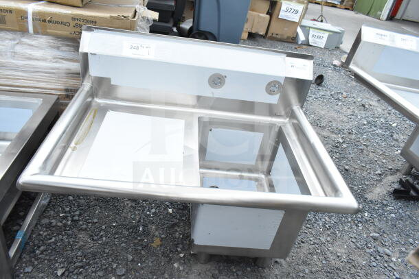 Brand new KoolMore SA121610-16L3, 31" 18-gauge stainless steel sink with drainboard. Scratch and dent condition.
