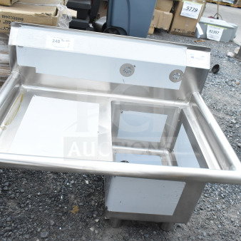 Brand new KoolMore SA121610-16L3, 31" 18-gauge stainless steel sink with drainboard. Scratch and dent condition.