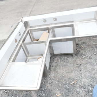 BRAND NEW SCRATCH AND DENT Regency 600S3181818C 57" three-compartment commercial corner sink with two 18" drainboards.