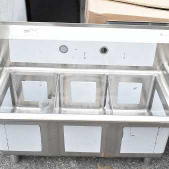 KoolMore SC101410-N3 36" stainless steel commercial sink. Three compartments, bowl size 10" x 14" x 10". New scratch and dent.