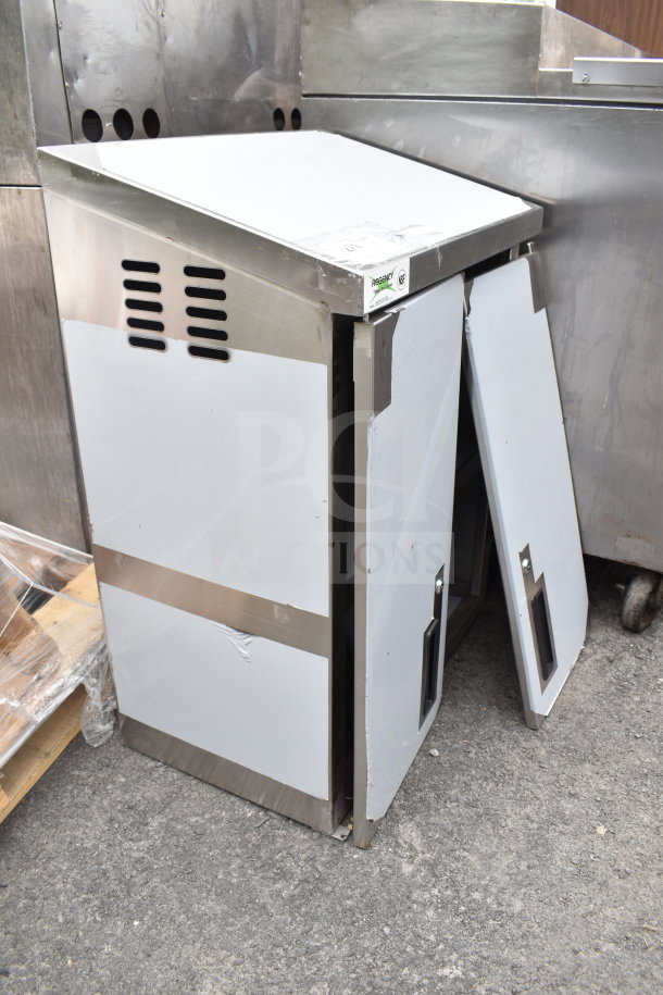 BRAND NEW SCRATCH AND DENT Regency CW-1524STHD-318 24" stainless steel wall cabinet with hinged doors, slight imperfections.