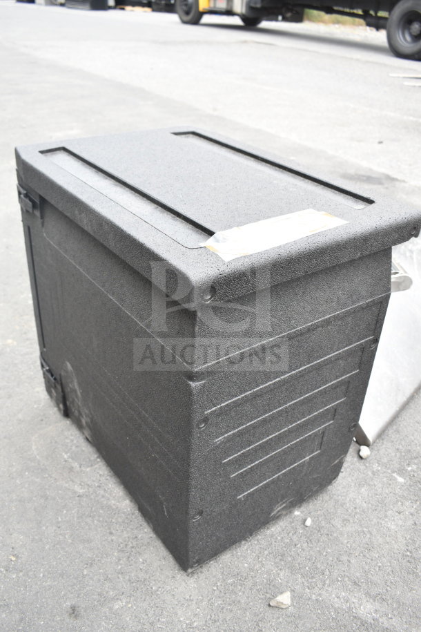 BRAND NEW Cambro Black EPP Insulated Food Pan Carrier, scratch and dent condition, top-loading, durable material.