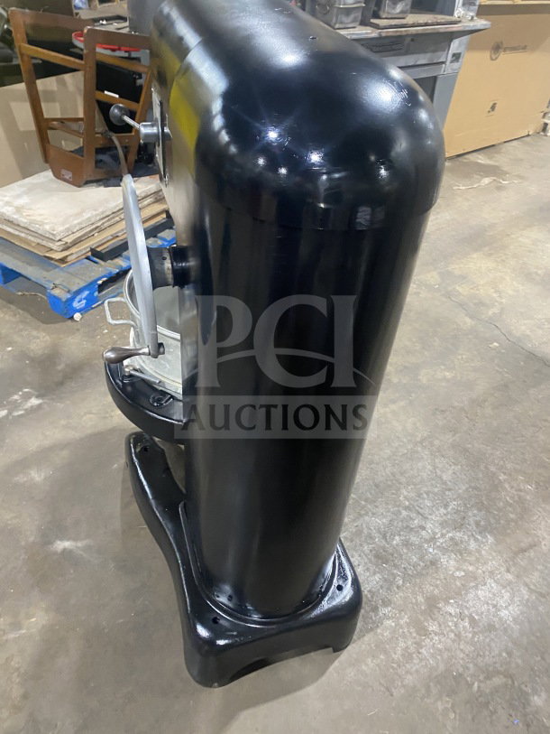 Hobart I800 80-quart commercial planetary mixer with stainless steel bowl, 208V, 3-phase, shown in black finish.