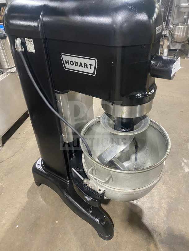 Hobart I800 commercial 80-quart planetary mixer with stainless steel mixing bowl, 3-phase, 208V, in used condition.