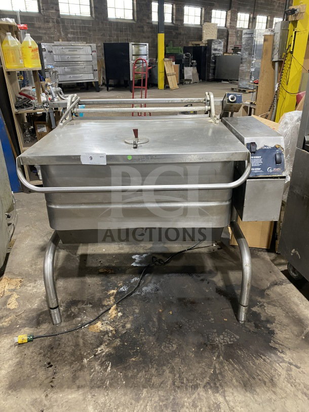 Groen Eclipse P-40G, 40-gallon stainless steel gas braising pan/skillet, thermostatic control, on legs, model SN: 25667HCF.