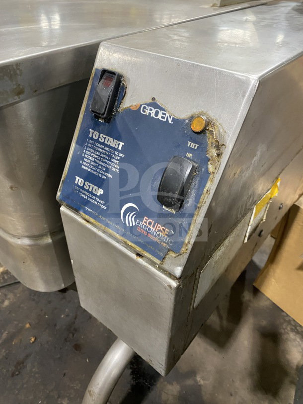 Groen Eclipse Series 40-gallon braising pan, Model P-40G, stainless steel, natural gas, tilt skillet, thermostatic control.