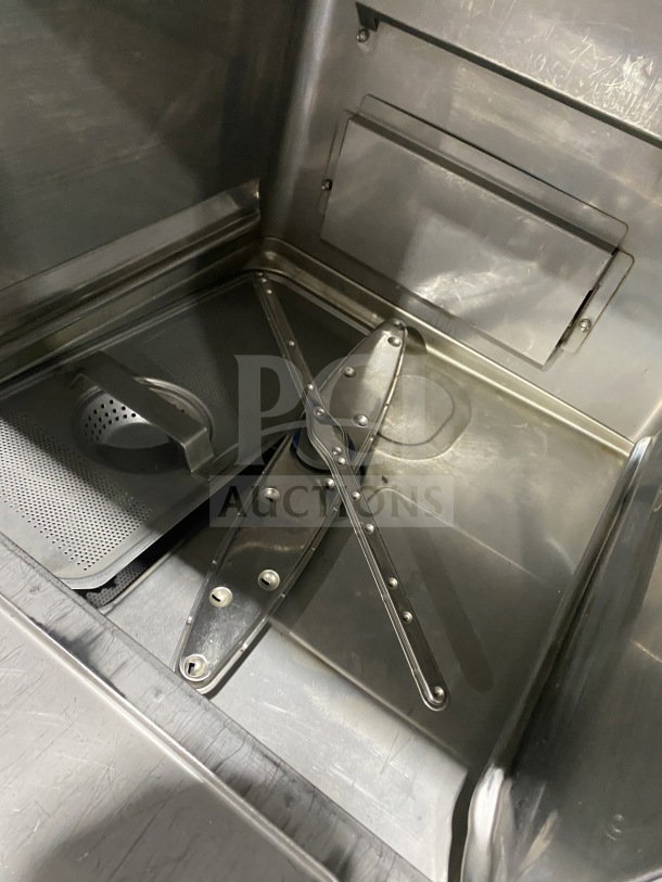 Hobart Advansys LXe LXER stainless steel commercial dishwasher interior, electric powered, 120/208-240V, 1 phase.