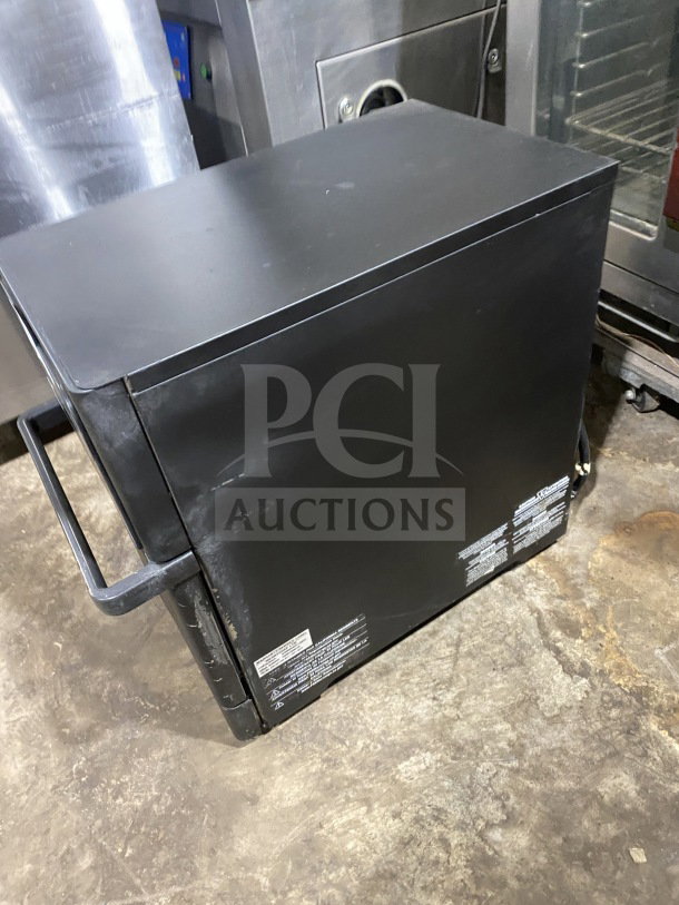 MerryChef Eikon E2S rapid cook oven, black, electric, countertop model, serial number 2209213090728, good condition.