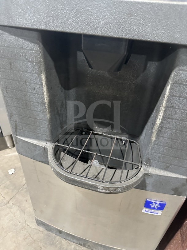 Manitowoc SD0423W ice maker and storage bin, stainless steel, water-cooled, electric, on legs, 115V, serial 110679665.