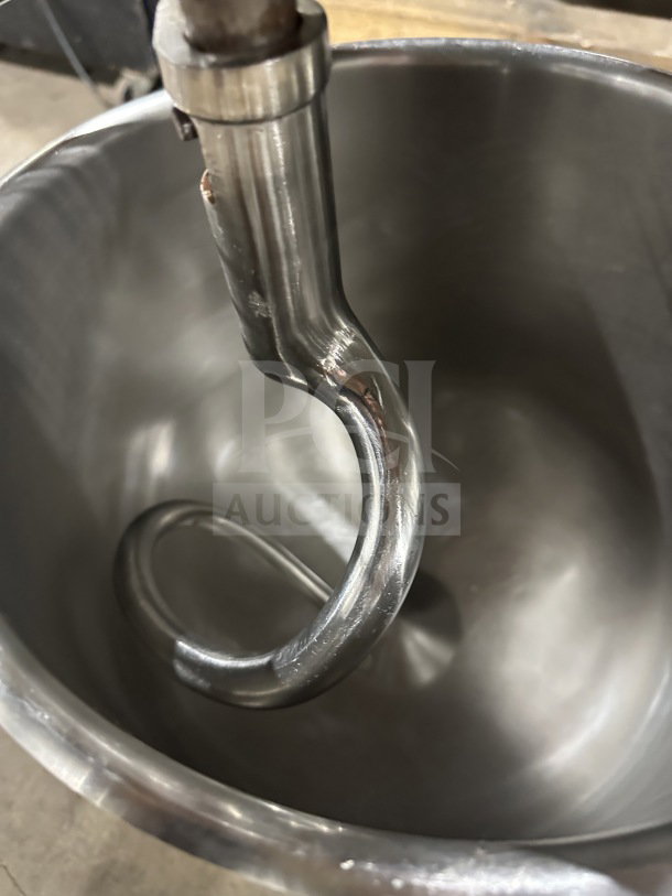Vevor 30Qt commercial mixer with stainless steel mixing bowl and dough hook attachment, model B30BT, 110V, 1 phase.