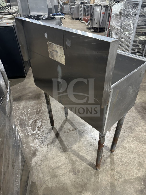 Commercial stainless steel 2-compartment scullery utility sink on legs, SN: 847962, features sturdy construction.