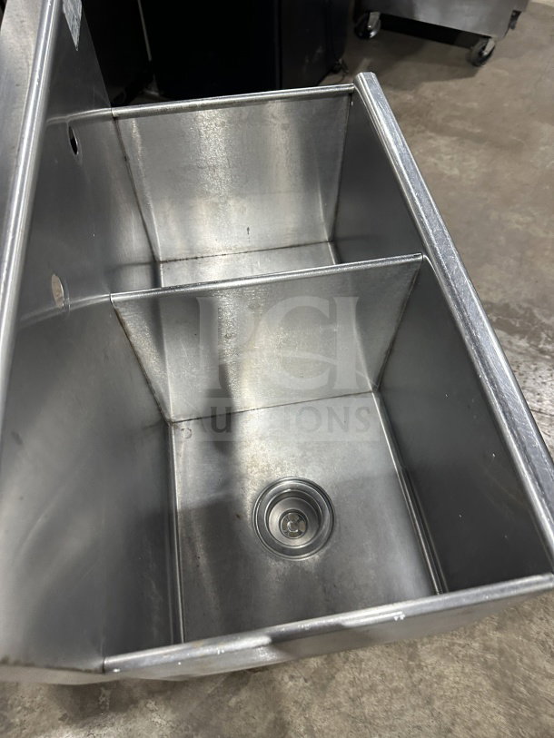 Commercial stainless steel 2-compartment scullery utility sink on legs. Serial number 847962. Durable and ideal for kitchen use.