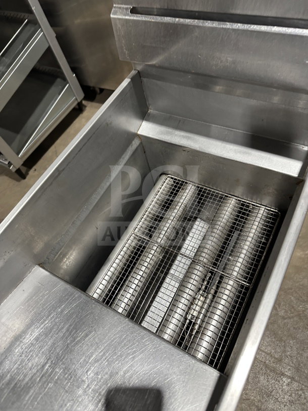 Pitco SG14 gas-powered deep fat fryer, stainless steel, 40 lb. capacity, with backsplash, on legs, SN: G16AD001098.