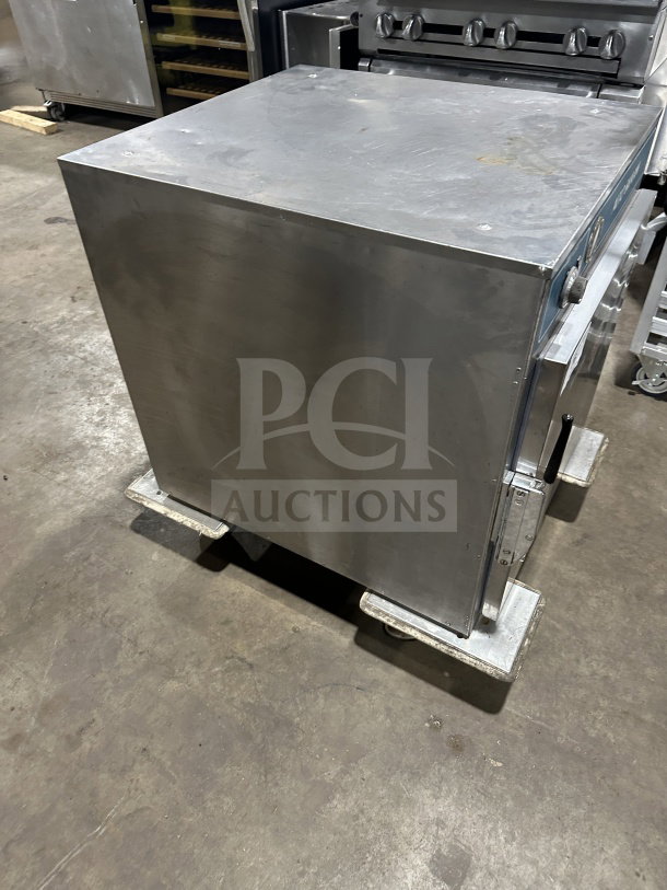 Alto-Shaam 750-S stainless steel heated holding cabinet, model 750S, 125V, 1 Phase, in good condition.