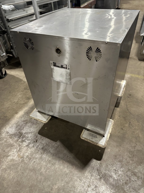 Alto-Shaam 750S stainless steel heated holding cabinet; model 750-S, SN 7599-00-1096, 125V, 1 Phase, commercial use.