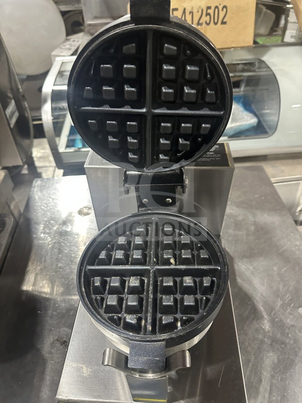 Carnival King 382WBM13DGT Belgian waffle maker, stainless steel, rotating grid, audible timers, non-stick, 120V.