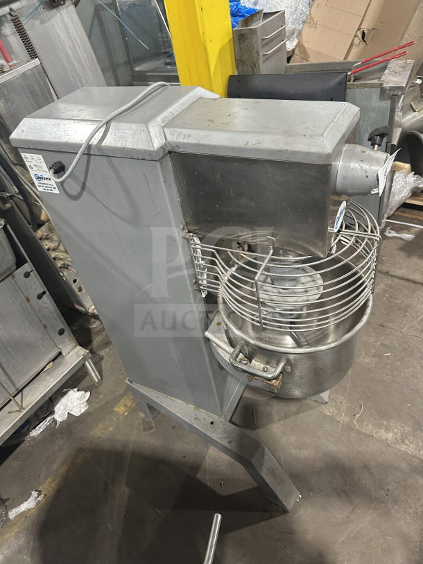 Univex SRM30+ 30 Qt planetary mixer with splash guard and stainless steel bowl. Includes dough hook, 115V, 1 phase. On legs, SN: M14010069.