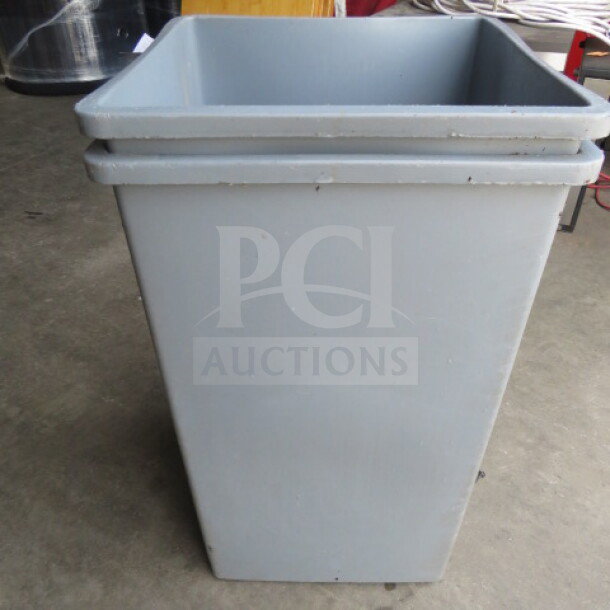 Gray Continental 25-gallon trash can, square design. Appears used with minor surface marks. Model 2XBID.