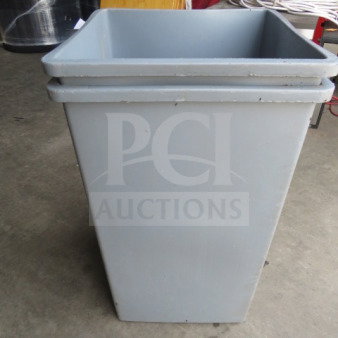 Gray Continental 25-gallon trash can, square design. Appears used with minor surface marks. Model 2XBID.