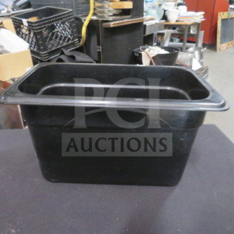 1/4 Size 6 Inch Deep Black Food Storage Container, used condition, ideal for commercial kitchen use. Model: 2XBID.
