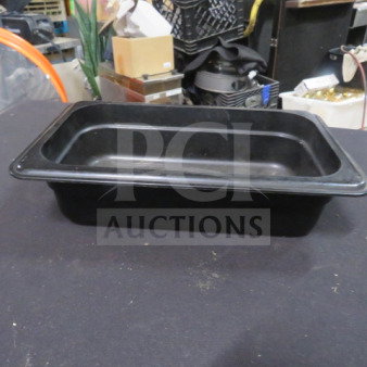 1/4 Size 2.5 Inch Deep Black Food Storage Container, durable plastic, good condition, ideal for kitchen or catering use.