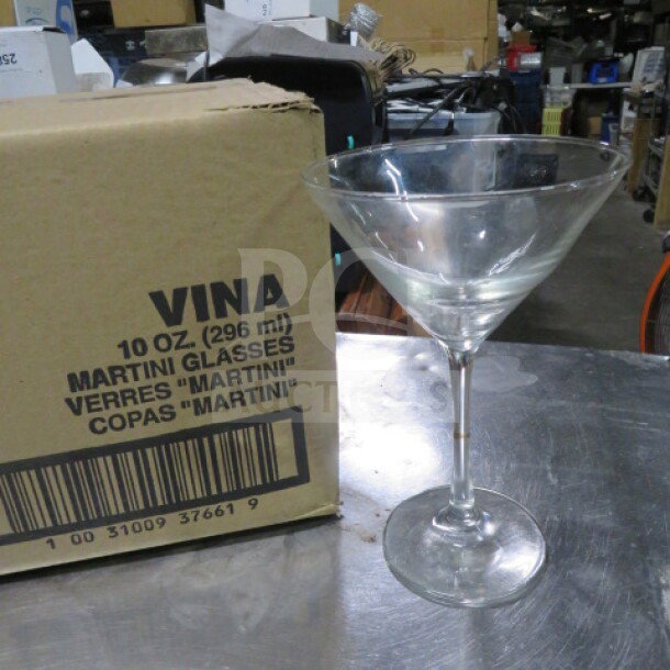 New 10oz Vina Martini Glass, clear, pristine condition. Box indicates 10oz capacity. Brand: Vina.