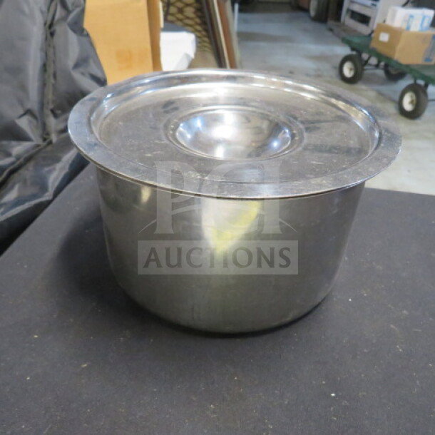 Stainless steel crock with lid, model 4XBID. Features a smooth finish. In good condition, ideal for kitchen use.