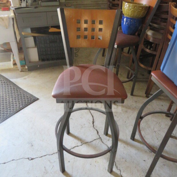 Metal bar height chair with cushioned swivel seat, wooden lattice back, steel frame, and brown finish; model 5XBID.