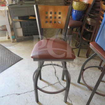 Metal bar height chair with cushioned swivel seat, wooden lattice back, steel frame, and brown finish; model 5XBID.