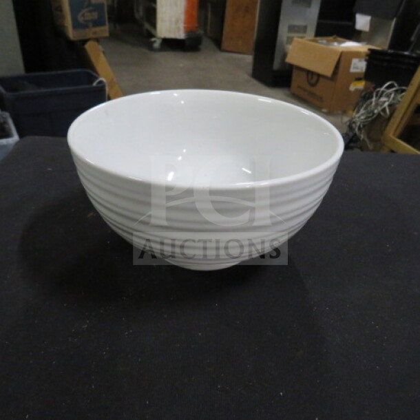 White 6.5-inch ceramic bowl with a ribbed texture, in good condition. Item code: 10XBID.