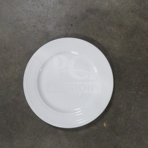 Maxwell Williams 7.5" Basic White Plate, glossy finish, excellent condition, model 12XBID.