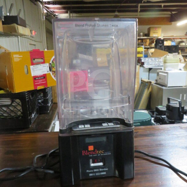 Blendtec ICB-3 Smoothie Blender, 120 Volt, clear lid, black base, good condition, Blendtec branding visible.