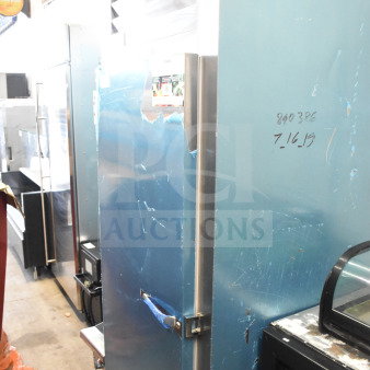 Traulsen ARI132LUT-FHS Commercial 36" Roll-In Refrigerator, 115 Volts, single door, visible markings, fair condition.