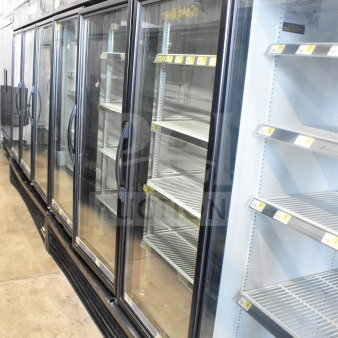 2017 True GDM-72-HC commercial 3-door reach-in cooler merchandiser, 115 volts, tested, working, model GDM-72-HC.