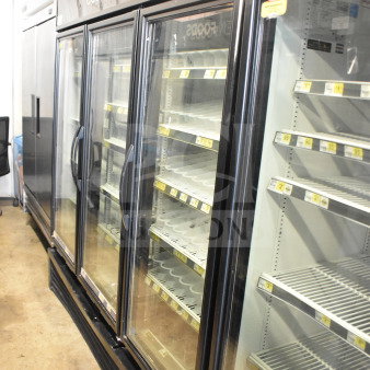 2017 True GDM-72-HC Commercial 3 Door Cooler Merchandiser, 115 Volts, 1 Phase, tested and working, "COLD DRINKS" label.