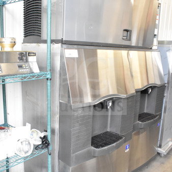 2022 Manitowoc SD0452A Ice Head on SPA310 Dispenser, stainless steel, 115V, 1 Phase, pristine condition.