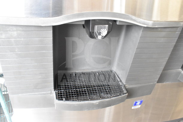 2022 Manitowoc SD0452A ice head on SPA310 dispenser, 115V, for commercial use. Stainless steel, gently used condition.