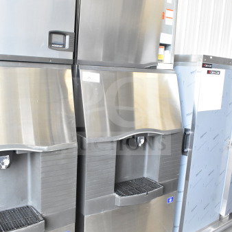 Manitowoc SD0452A ice head on SPA310 dispenser, commercial use, stainless steel, 115V, 1-phase, excellent condition.