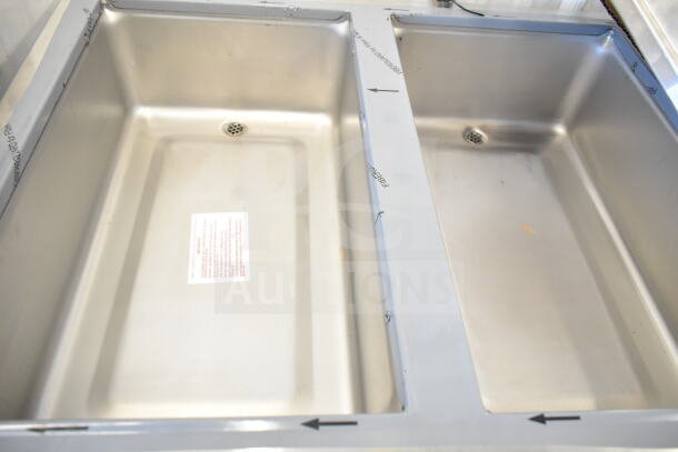 Wells MOD200TDM insulated two-compartment hot food well with thermostatic control, new, with minor scratches, 208/240V.