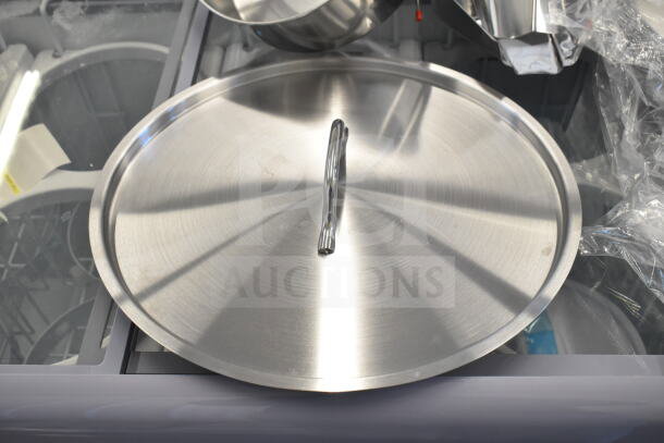 Stainless steel Vigor SS1 Series pot lid, new condition, shown with a reflective surface and sturdy handle.