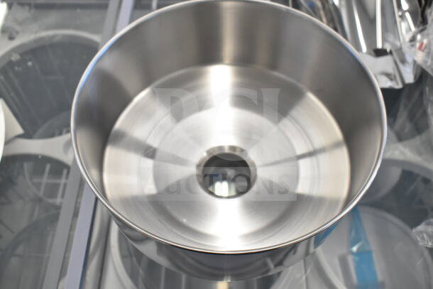 4 brand new items, including Vigor SS1 Series 7 Qt. stainless steel sauté pan with lid and helper handle.