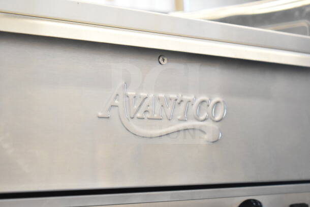 Stainless steel Avantco 177BW32 32 bun warmer, new with scratch and dent, 120V, showing Avantco logo detail.
